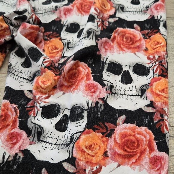 LuLaRoe Skulls and Roses Leggings Women's Yoga Soft Stretch Deadhead 12 to 18 - Picture 3 of 8